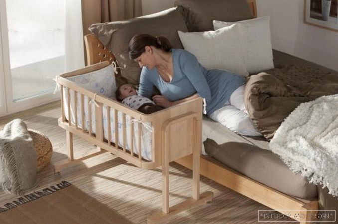 Дитяче ліжко в спальні батьків - 1